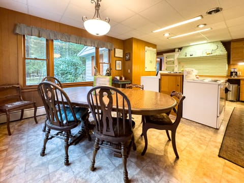 Sunny eat-in kitchen