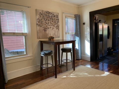 Cafe table/sitting area