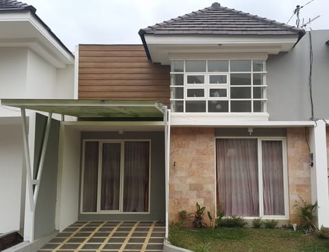 Villa Asri Batu Malang