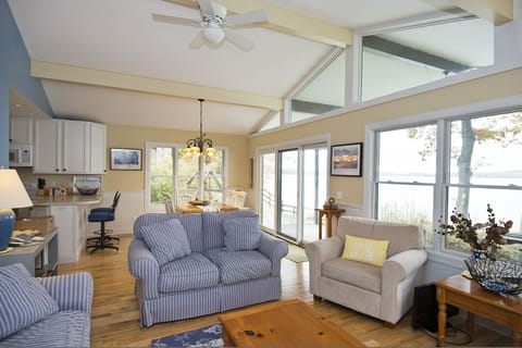  Comfortable living room looking out over Little Glen Lake 