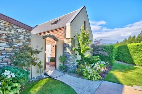 Cottage courtyard entrance