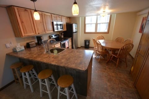 Kitchen / Dining Table