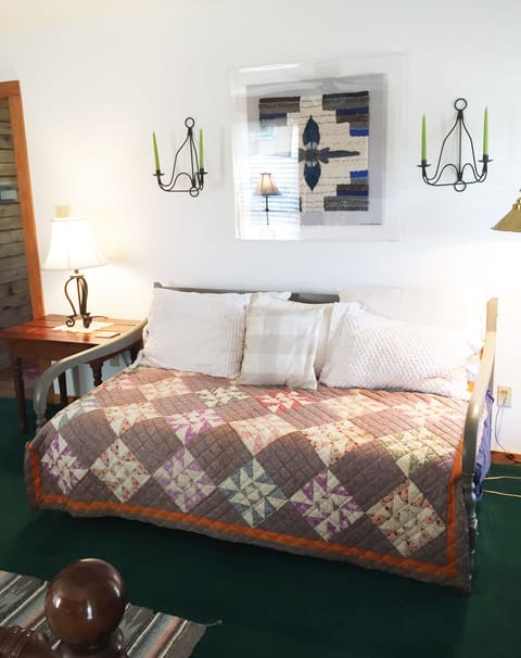 Daybed in master bedroom