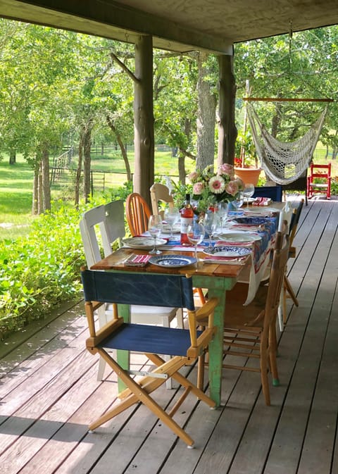Al fresco porch dining