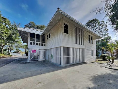 Welcome to 9 Shirley Road - Your Tybee Beach House Oasis!
