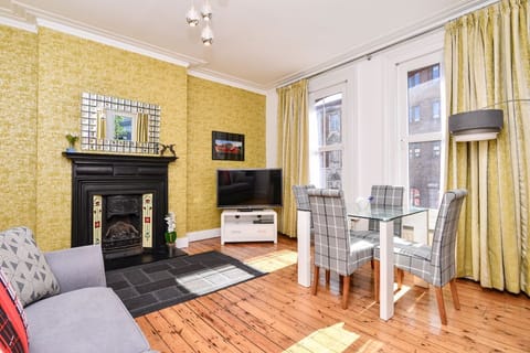 Spacious lounge