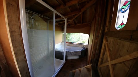 Bathhouse - H&C water; sink/shower & corner bath - all run on 12v off-grid power