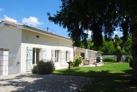 Petit-Gite-Eymet front facade