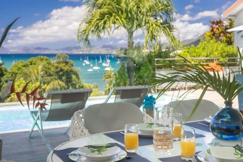 Renting Villa Sunset is the guarantee of an exceptional stay in Sainte-Anne in Martinique. Enjoy its sea view and its walking distance to the beach.