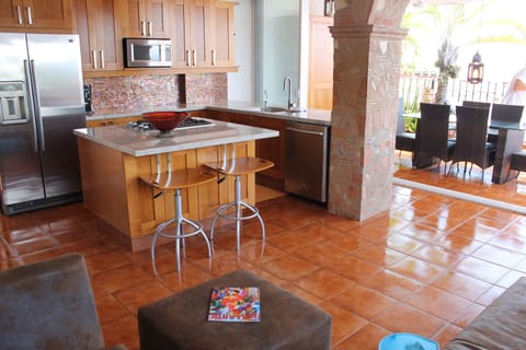 Newly Remodeled Fully Stocked Kitchen with Dishes to serve 12 guests