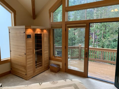 Cedar sauna in 1st bedroom - King Master