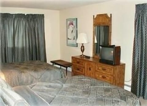 Master Bedroom with 2 Queen Beds