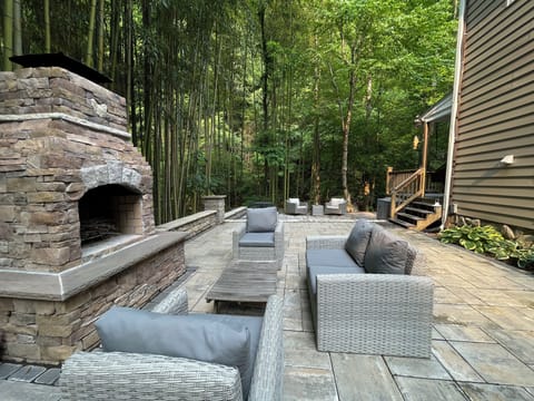 Stunning Outdoor Living (Lit at night)