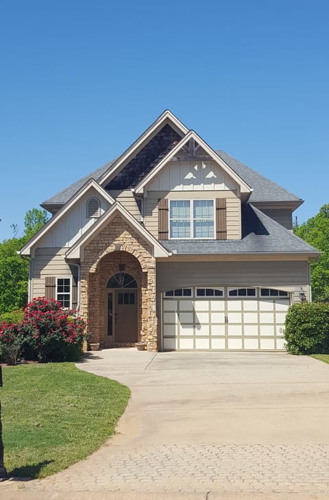 Front of house with 2 car garage and room for 4 cars in the driveway.