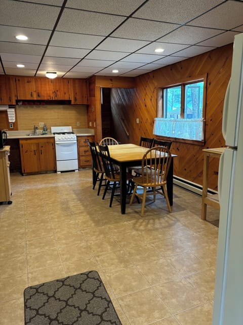 Dining/kitchen area