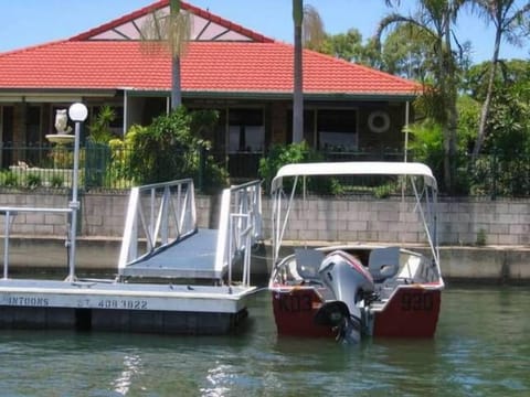 looking from pontoon to rear of duplex one of guests boats  in picture