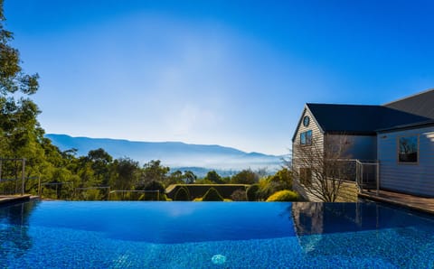 Forever changing view to Mt Donna Buang over the negative edge pool