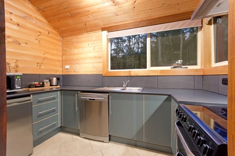Fully equipped kitchen in the cottage.