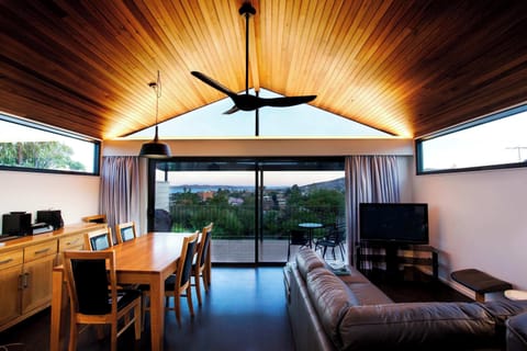 Anthony 2 years on Airbnb
Rating, 5 stars,·
2 weeks ago
We had a wonderful stay in Melville St, so close to everything, restaurants close by. House was comfortable, just like being at home. 