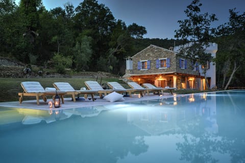Sunset on a 25m infinity pool. 