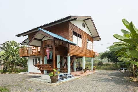 Teakwoodhouse entrance