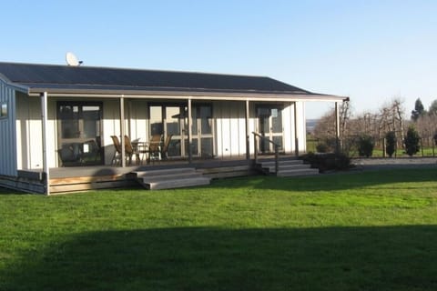 Two Bedroom/Two Ensuite Cottage and carpark