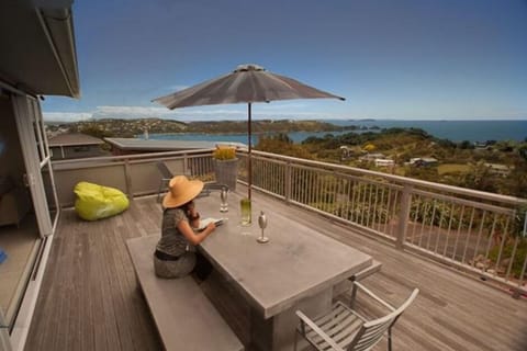 Deck Oneroa Visit Waiheke home