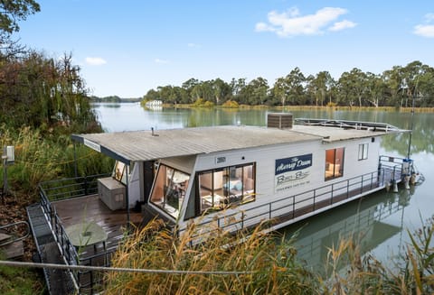 The Murray Dream exterior
