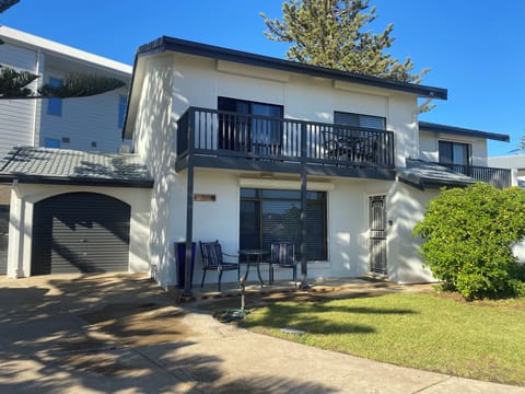 Absolute Beachfront Getaway Moana