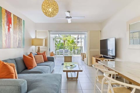 The vibrant living area features a TV with streaming services and a Sonos surround sound system, ensuring enjoyable evenings.