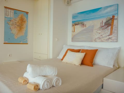 Vista Ariadne -charming and perfectly fitted studio with super comfy double bed.