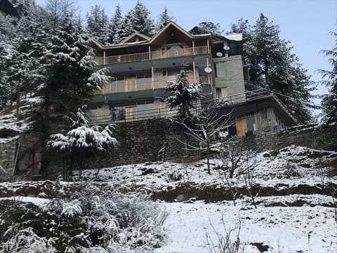 Wind Chimes Family Guest House 