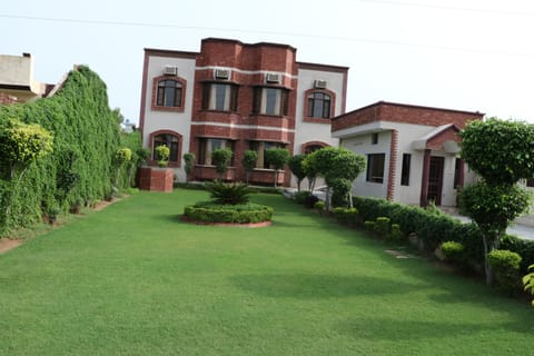 Incredible place available for marriage stay rentals.Value for money.Book now !