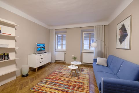 Living room area with sofa bed for 1 person, 110 x 185 cm