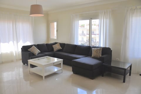 Sacious, bright and happy living space