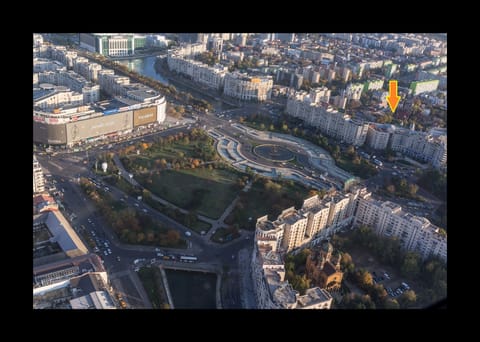 Unirea Square & Location of property