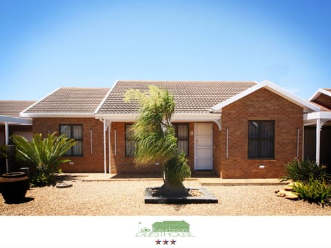 Weslyn Luxury Cottage front view.