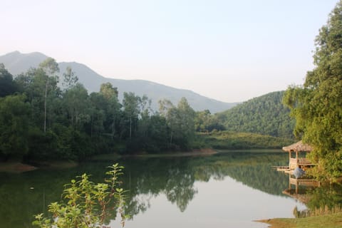 Tea Hill house is within a 5 minute walk to Dap Dam lake & resort access