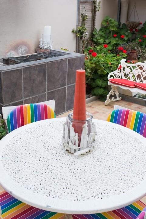 Outside courtyard with barbeque