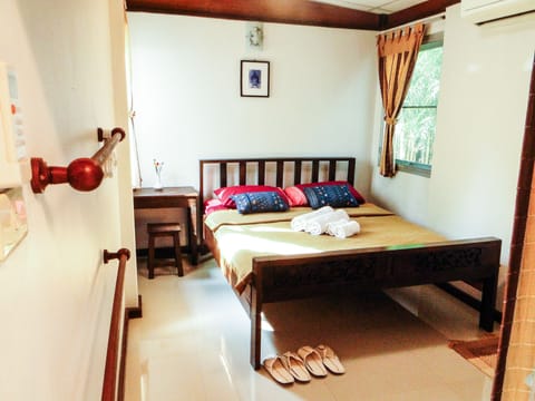 Bedroom with double bed size