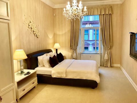 bedroom with king size bed, Flat screen TV with cable channels