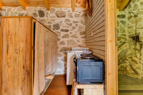 Fully equipped kitchen.