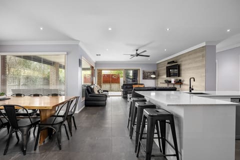Kitchen/Dining
