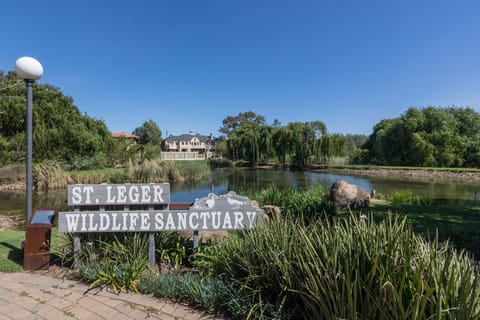 Several lakes and parks to visit and picnic. Highly secure estate. Tranquil!