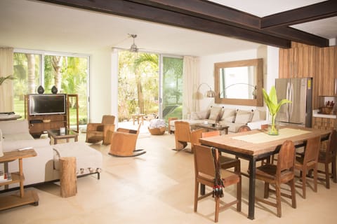 Double living room with an open kitchen