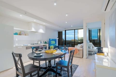 OPEN PLAN LIVING AREA