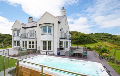 Llanlliana House and Hot Tub