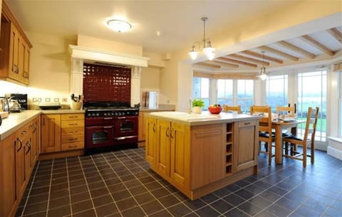 Llanlliana Kitchen with underfloor heating