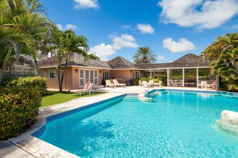 Baranga cottage from other end of pool