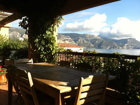 Dining table on terrace seats 6